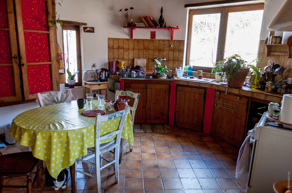 Кухня в домике Анаис